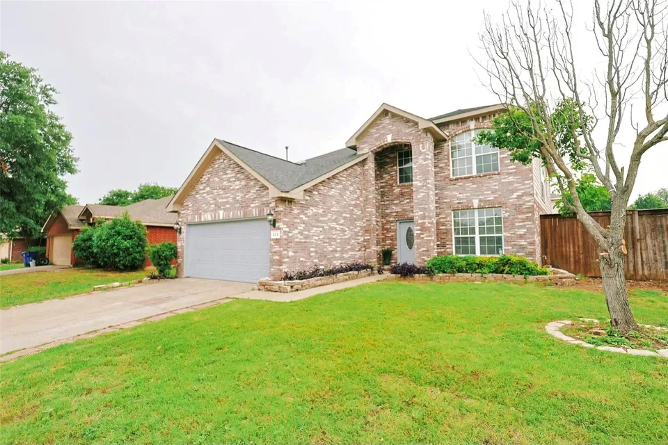 225 Lincoln Ln